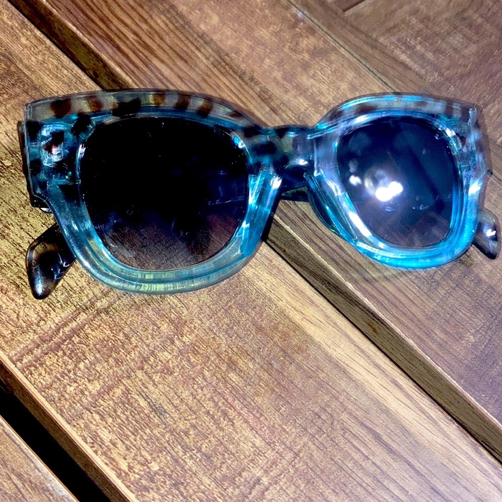 Blue leopard sunglasses